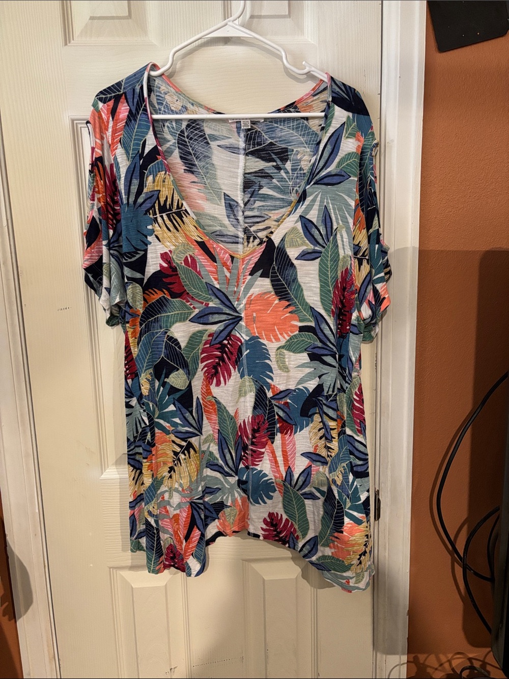 Spense Tropical Leaf Print V-Neck Top in Multicolor